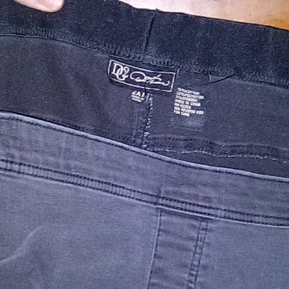 Woman DG2 - Picture 2 of 3